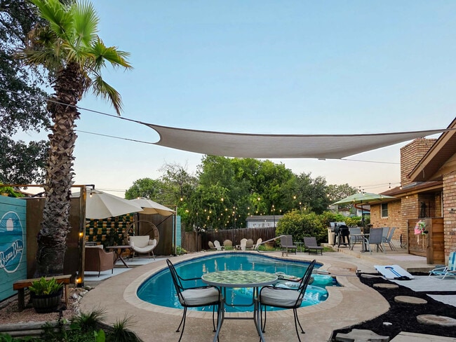 Building Photo - 4305 Temple Hill