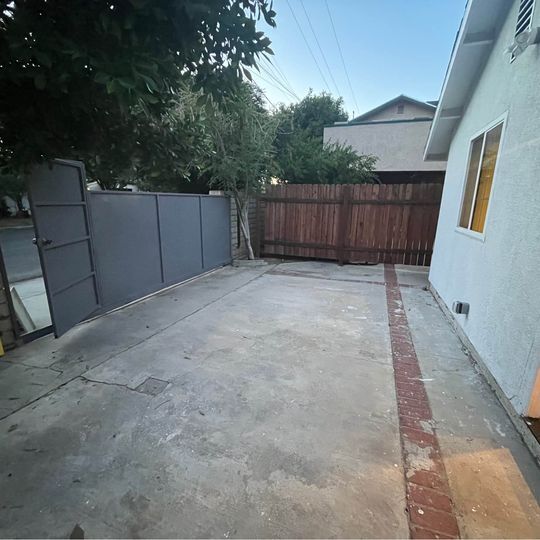 Building Photo - 7322 Glade Ave