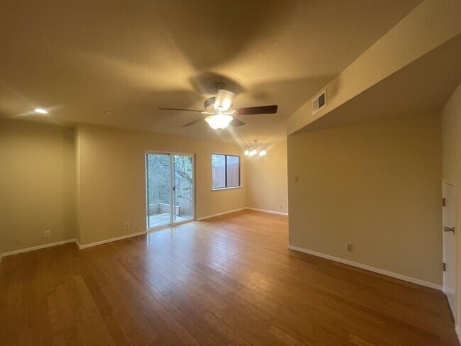 Building Photo - 810 Ramble Ln
