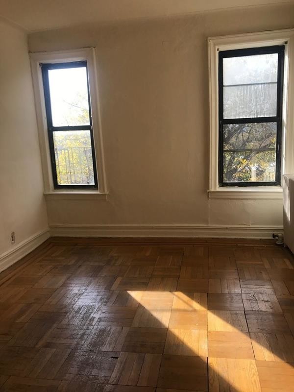 Foto del edificio - 32-05 81st St