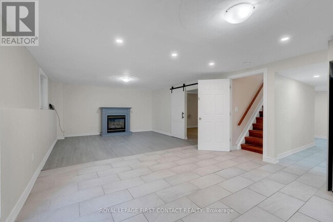 Building Photo - 16 Waddington Crescent