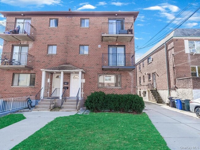 Foto del edificio - 214-16 40th Ave