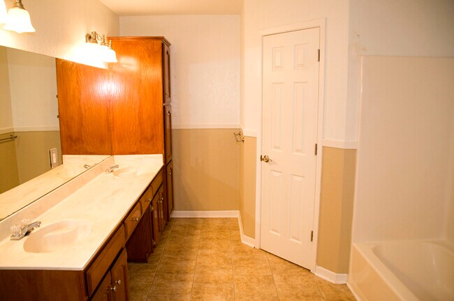 Building Photo - 322 Moonlight Trail
