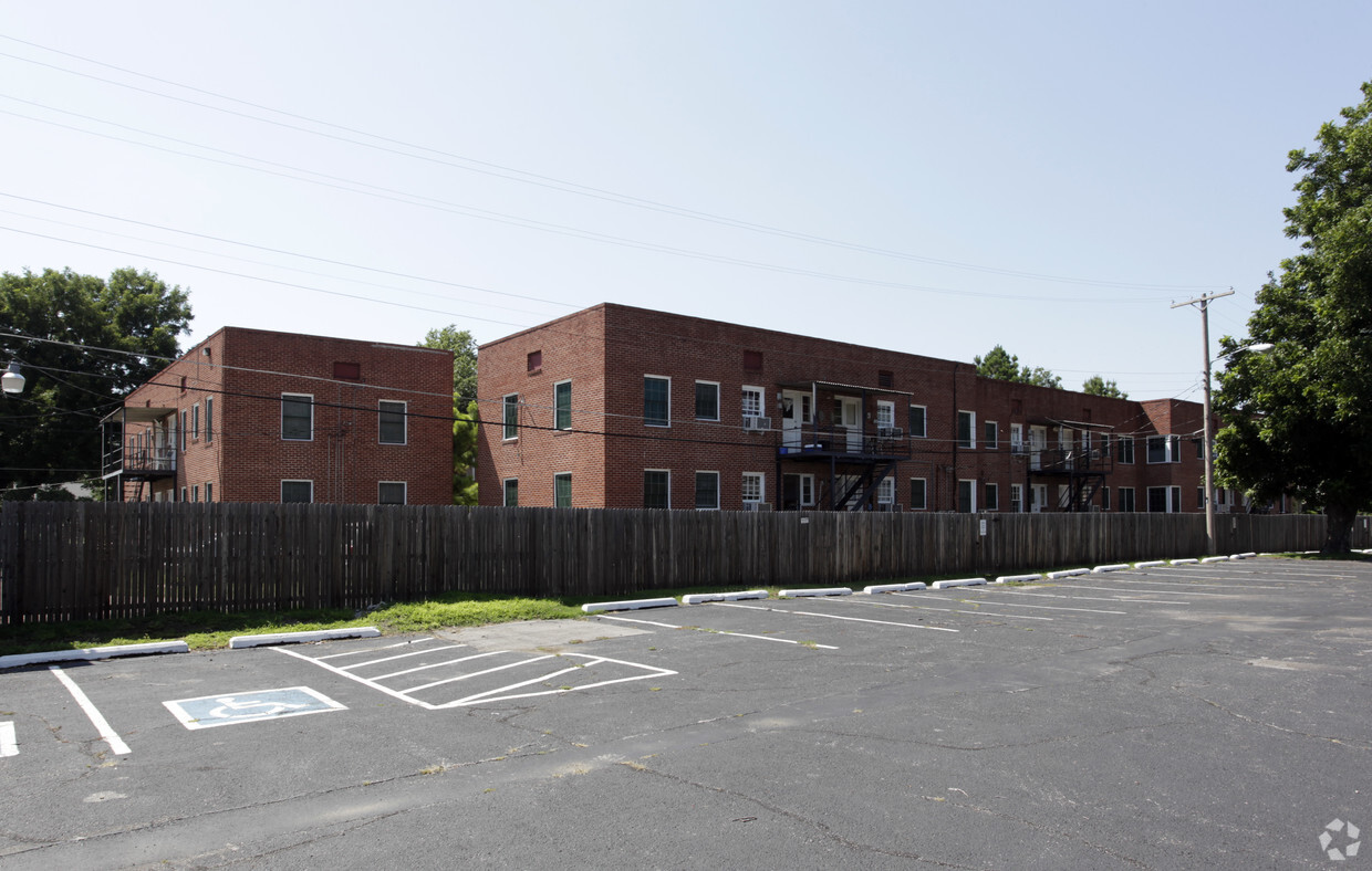 Building Photo - Kelly Apartments