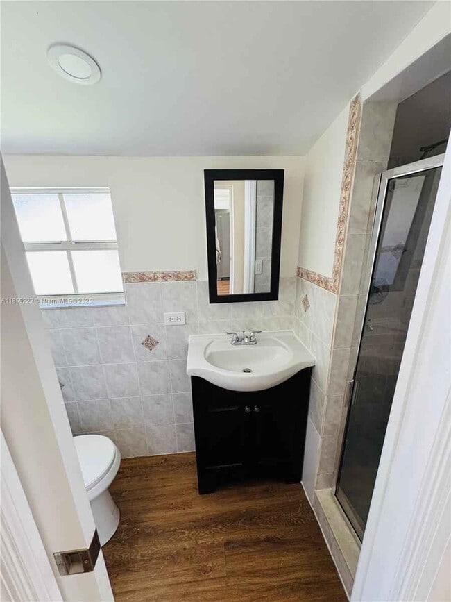 Foto del edificio - 5630 Simms St