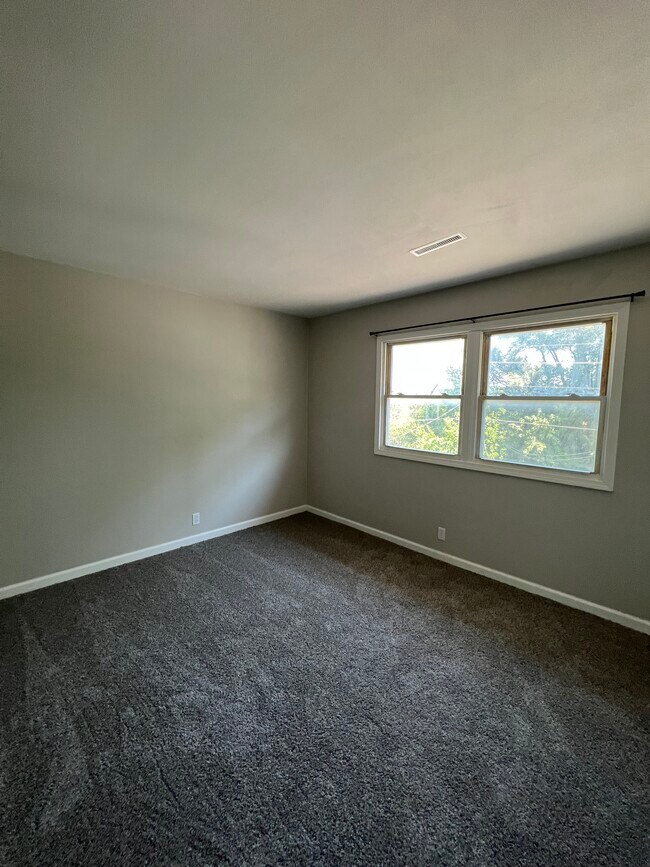 Foto del edificio - 3410 Heatherton Dr