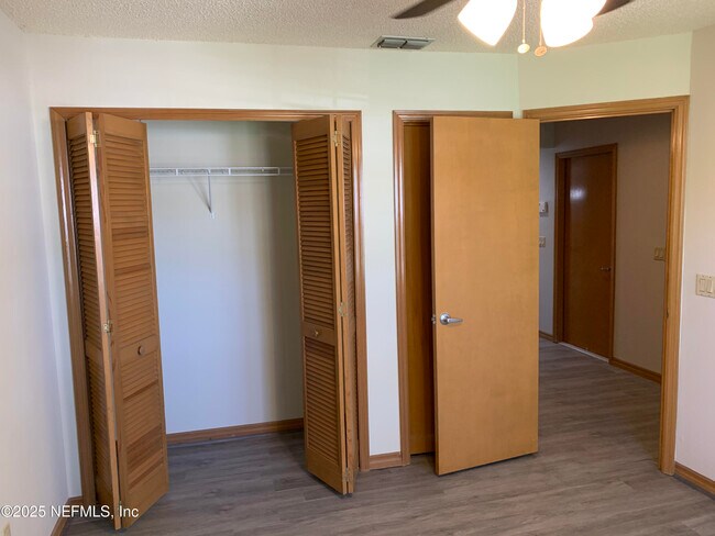 Building Photo - 4596 Wandering Oaks Ct