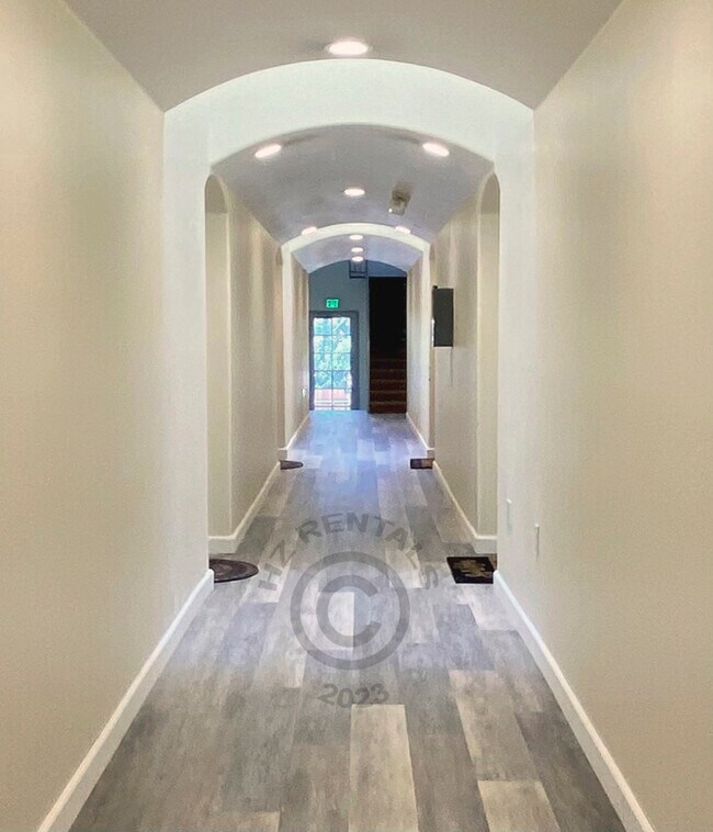 Foto del edificio - 4527 Coldwater Canyon Ave