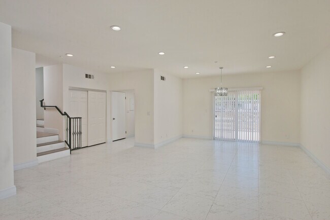 Foto del edificio - 425 W California Ave