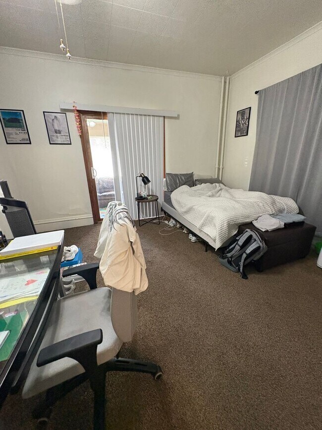Foto del edificio - 4 Bedroom 2 Bathroom Near Campus