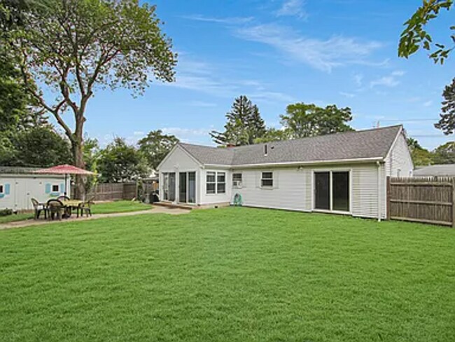 Foto del edificio - Welcome to this charming one-level ranch i...