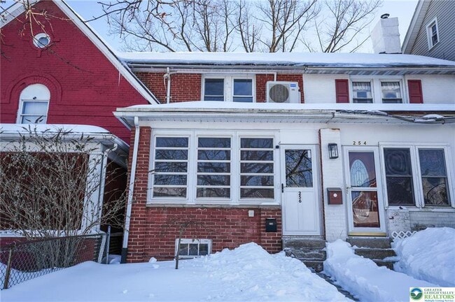 Foto del edificio - 256 Lehigh Ave