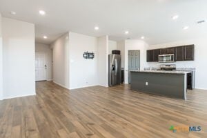 Building Photo - 609 Eaton Dr