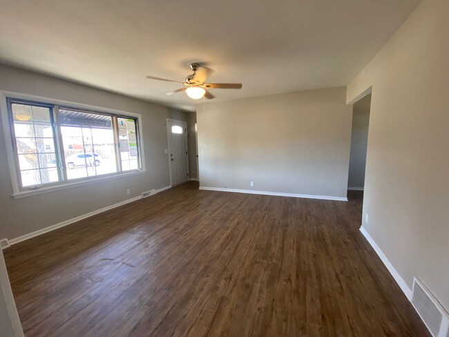 Building Photo - Available soon 2/24!  3 Bed/2Bath home wit...