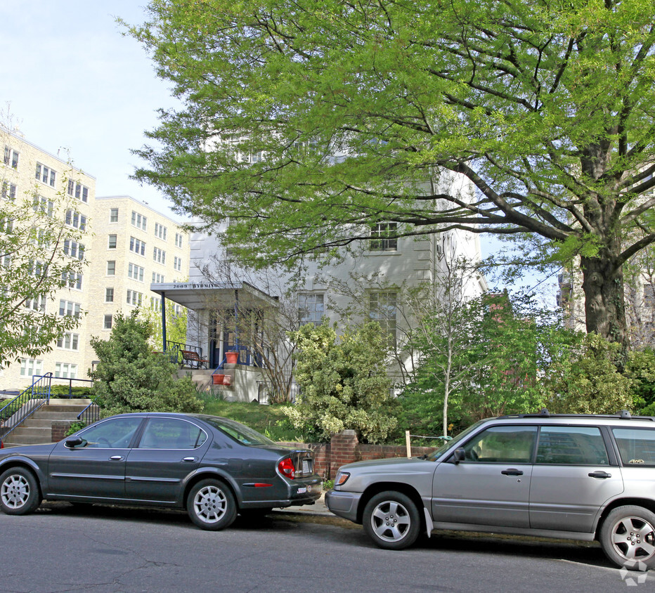 Building Photo - 2009 Wyoming Ave NW