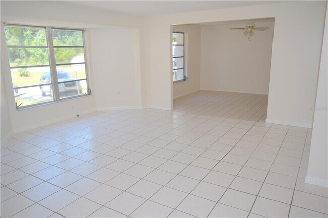 Foto del edificio - 1639 Manor Rd