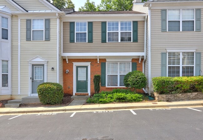 Charming Alpharetta Townhome - 1295 Kilmington Ct