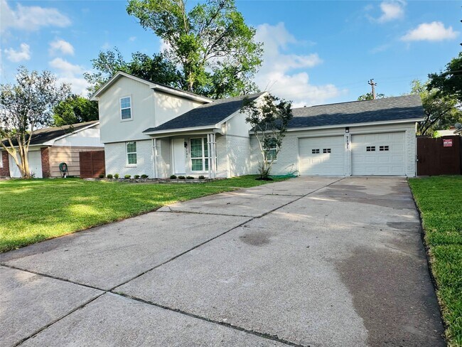 Foto del edificio - 7131 Carvel Ln