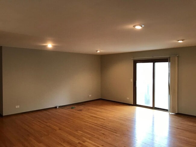 Building Photo - 1500 Kenyon Dr