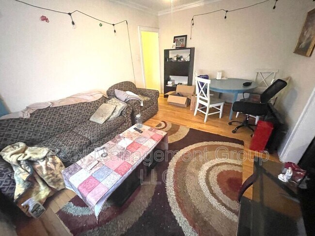 Foto del edificio - 914 W Oakdale Ave