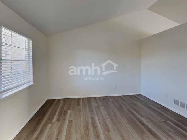 Foto del edificio - 14592 E 52nd Ave