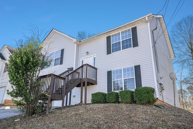 Building Photo - 3 bdrm, 2 bath home in Ellenwood!