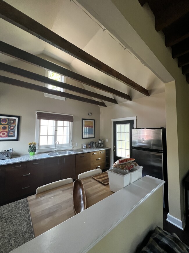 Kitchen - 7 Livingston Av