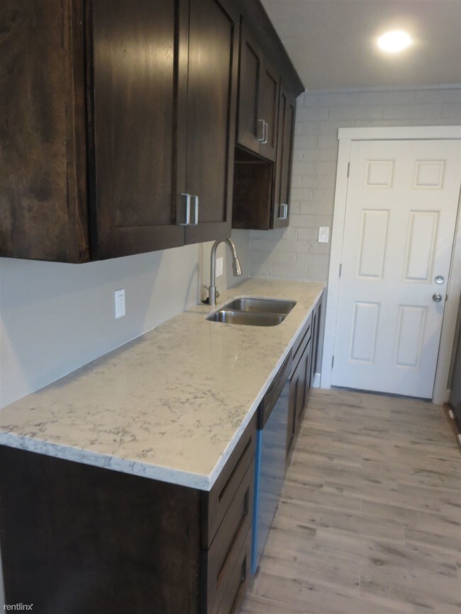 Building Photo - 2 br, 1 bath House - 301 W Highland A Unit A