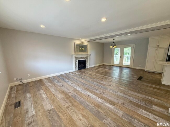 Building Photo - 1013 W Wonderview Dr