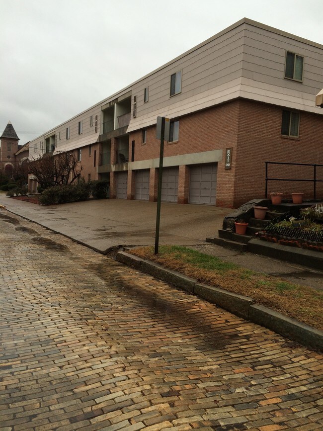 500 Center Ave, Aspinwall, PA 15215 Apartment for Rent in Aspinwall