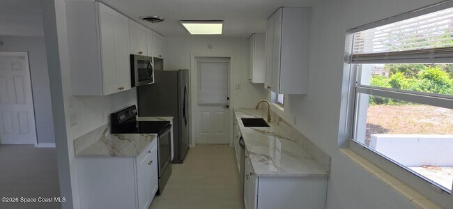 Foto del edificio - 1047 Japonica Ln