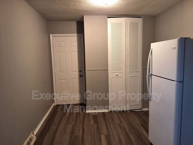 Building Photo - 801 Monin Rd