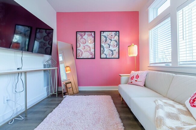 Foto del edificio - 336B Douglas Ave