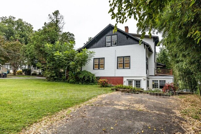 Building Photo - 213 Todd Ave