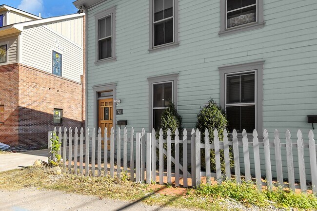 Building Photo - 42 E Prescott St