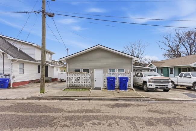 Building Photo - 109 N Cruze St