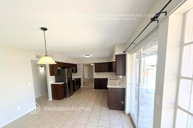 Foto del edificio - 6440 W Windsor Blvd