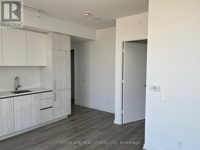 Photo du bâtiment - 7890-7890 Jane St
