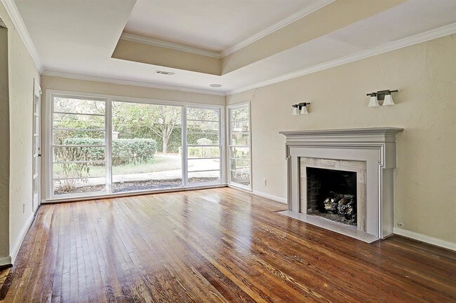 Foto del edificio - 5464 Sugar Hill Dr