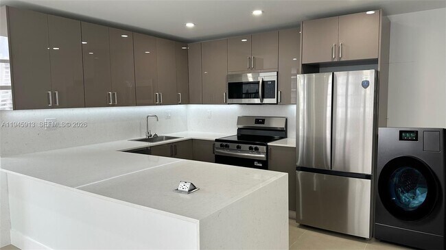 Foto del edificio - 2750 NE 183rd St