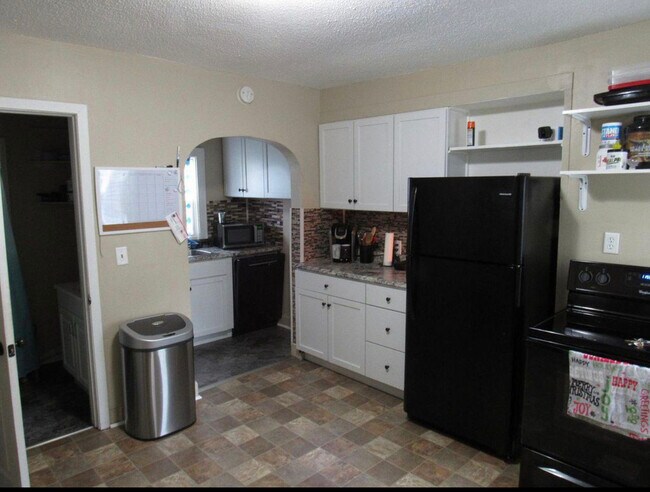 Kitchen - 404 6th St SE