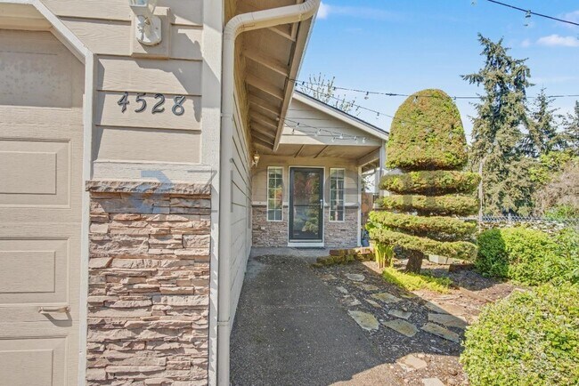 Building Photo - 4528 NE 123rd Ave