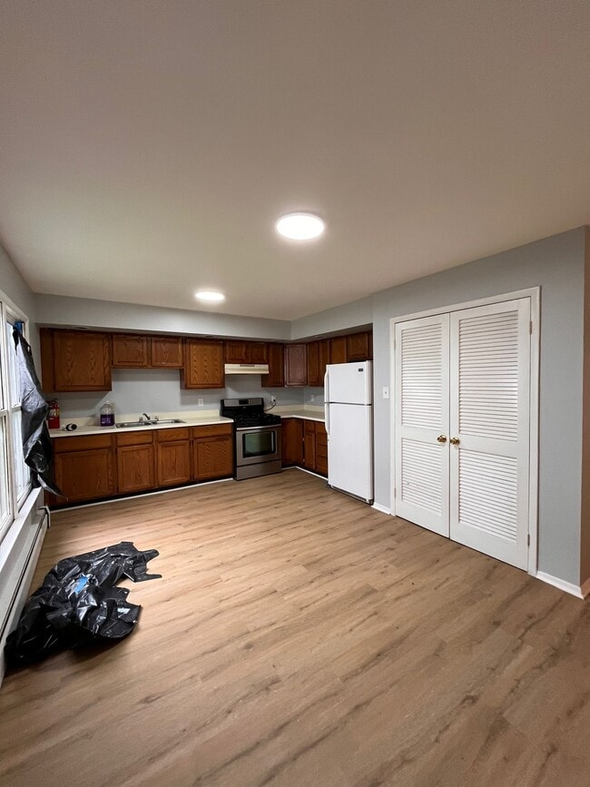 Building Photo - 52 Van Nostrand Ave