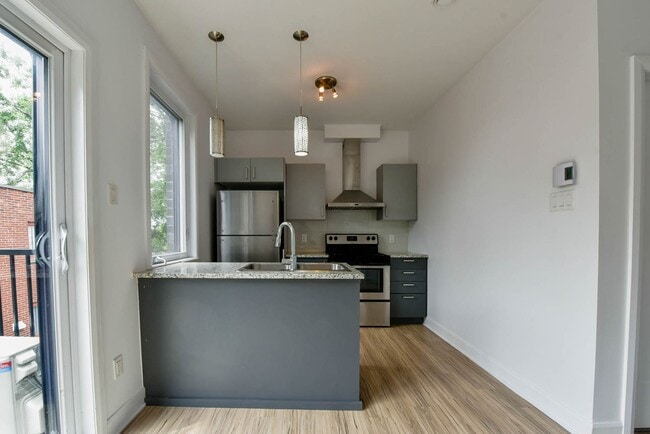 Photo du bâtiment - 6600 Av De Darlington