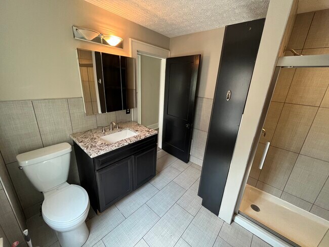 Updated Full Bath2 - 26 W Lincoln St