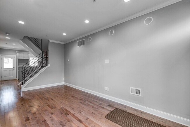 Building Photo - Stunning 3-Bedroom Townhouse With Rooftop Deck and Finished Basement In Port Richmond! Available ...