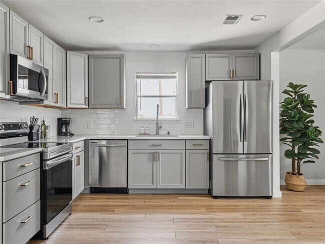 Foto del edificio - 7706 Delafield Ln