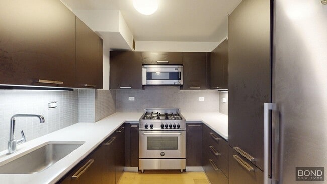 Building Photo - 222 E 39th St