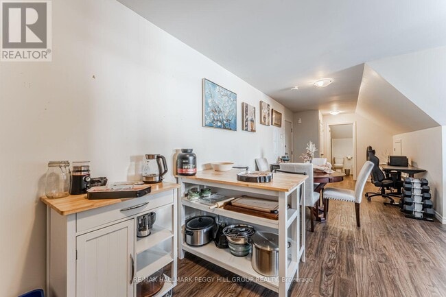 Building Photo - 42 Toronto St