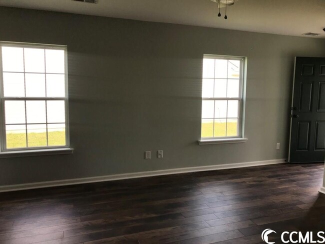 Building Photo - 124 Junco Cir